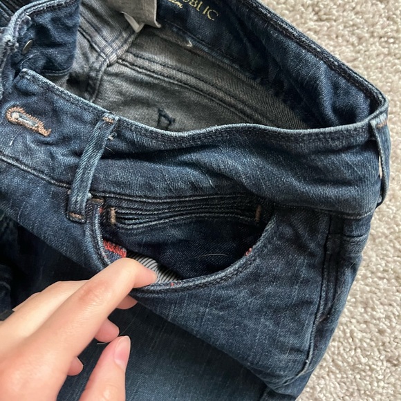 🔹BANANA REPUBLIC: Women’s size 8, urban style boot cut blue jeans, preowned🔹 - Picture 7 of 11
